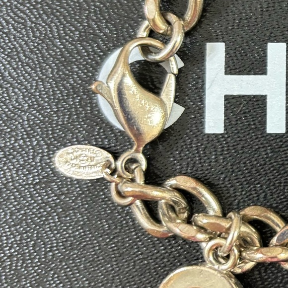 🆕 Chanel CC Charm silver bracelet,in Box - Picture 3 of 3